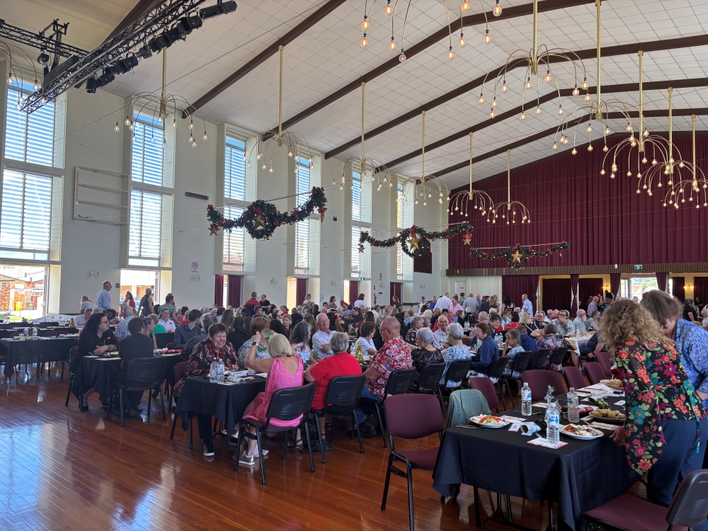 Resized16 12 24 mayors luncheon hall photo